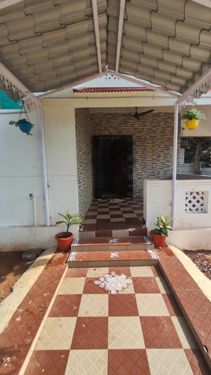 Homestay Sri Krishna *